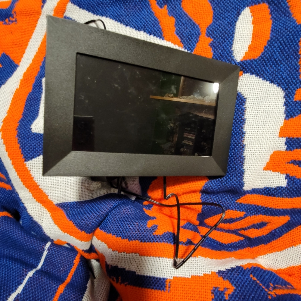 Digital photo frame